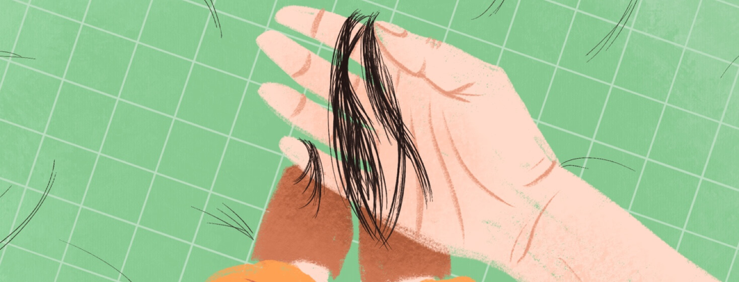Hand holding loose hair
